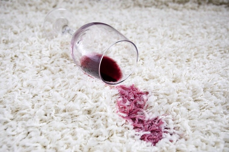 ELIMINAR LAS MANCHAS DE VINO DE TU TAPETE O ALFOMBRA